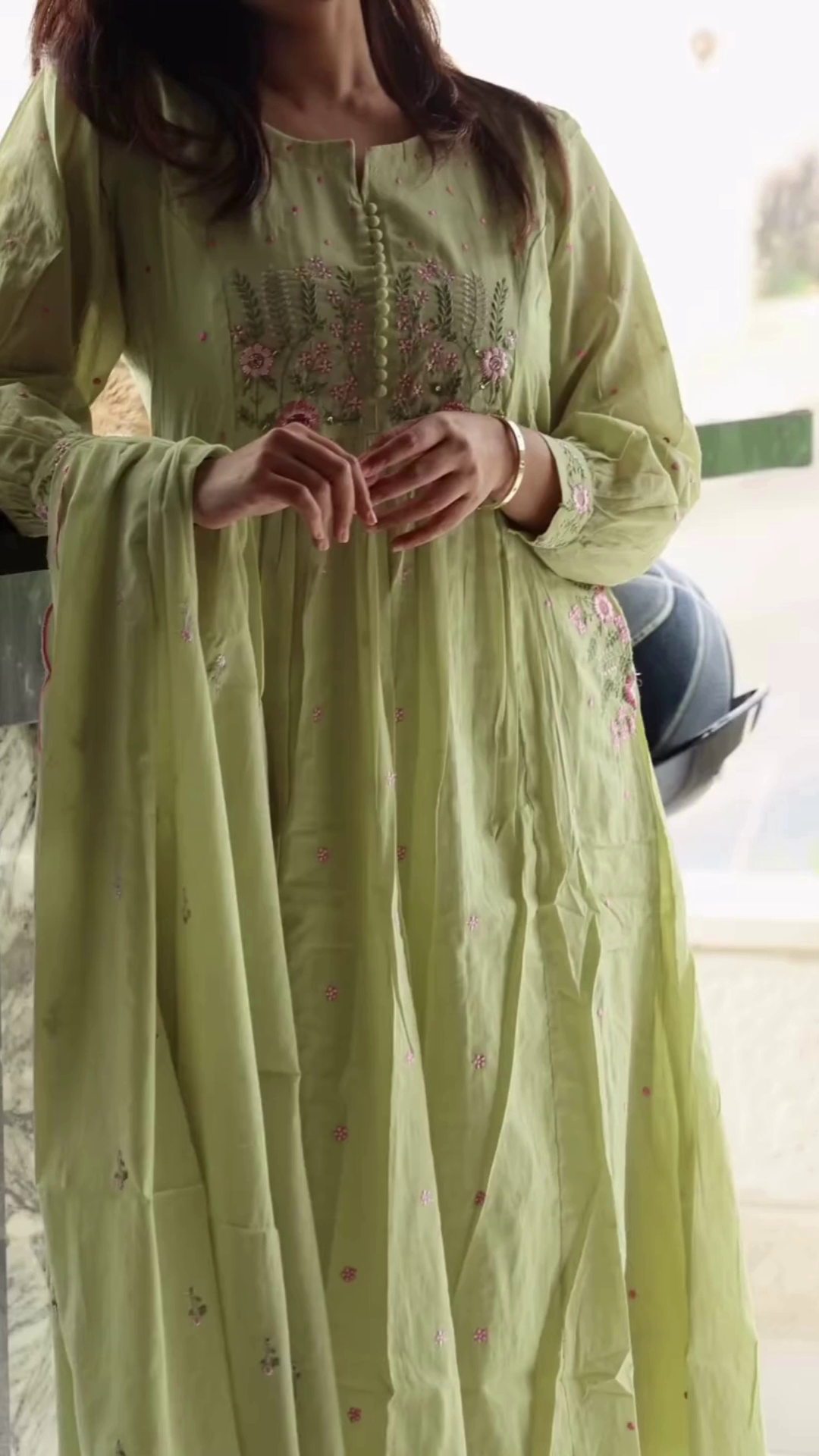 Women’s Light Green Embroidered Kurti with Floral Threadwork – Elegant Long-Sleeve Ethnic Casualwear