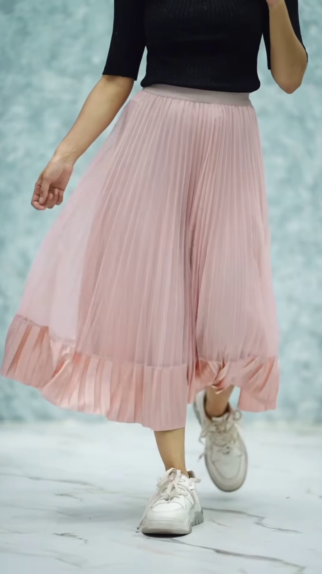 Women’s Pink Ribbed Half-Sleeve Top with Black Pleated Mini Skirt – Chic Contrast Casualwear Ensemble