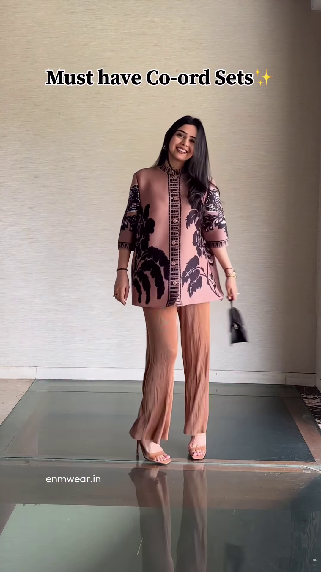 Women’s Green Floral Long Top with Black Wide-Leg Pants & Beige Sling Bag – Indo-Western Streetwear Ensemble for Everyday Styling