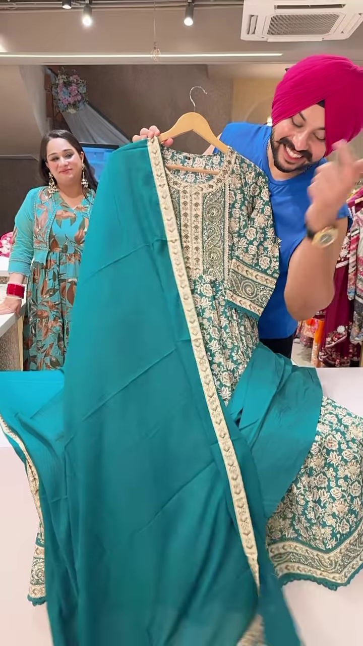 Women’s Teal Embroidered Long Kurti with Beige Floral & Paisley Motifs – Ethnicwear Portrait Piece for Seasonal Styling