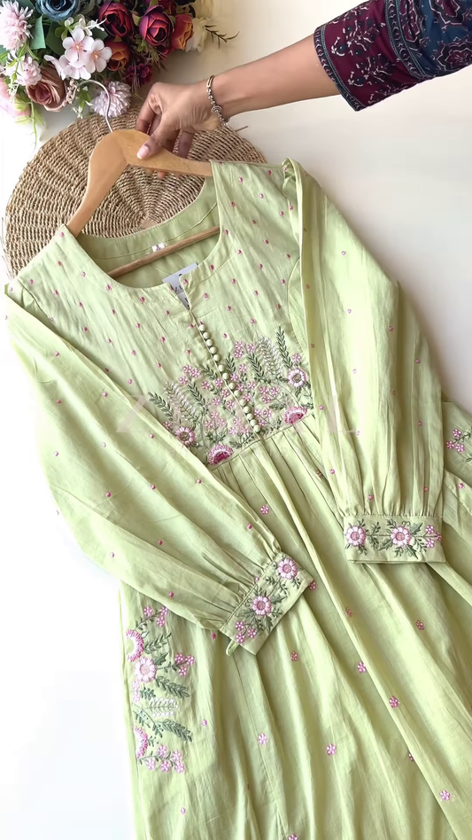 Women’s Light Green Floral Embroidered Long Kurti – Pastel Ethnicwear with White-Pink Motifs & Sleeve Detailing