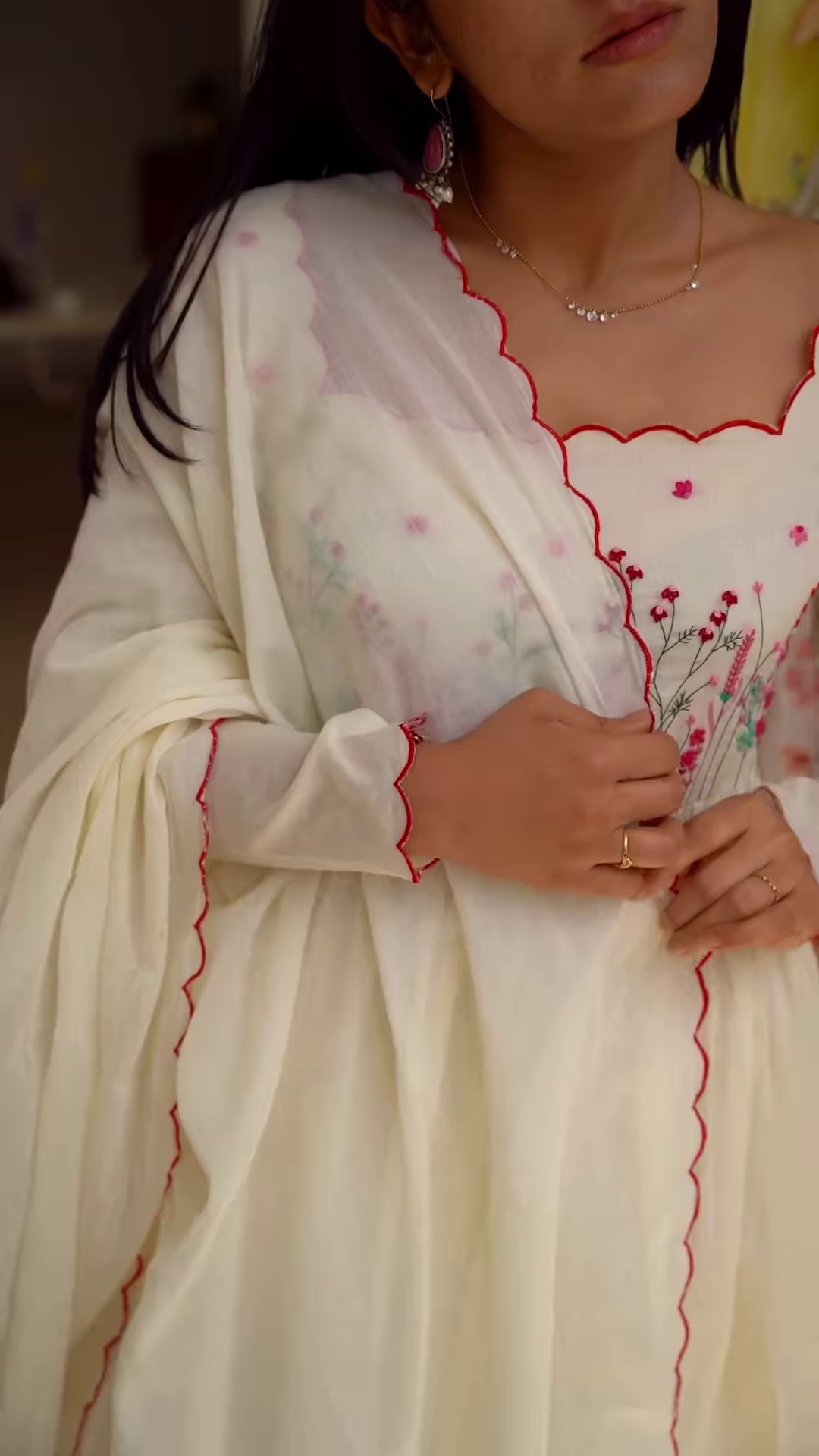 Women’s White Floral Embroidered Long Dress with Scalloped Neckline & Hem – Boutique Ethnicwear with Flowing Silhouette