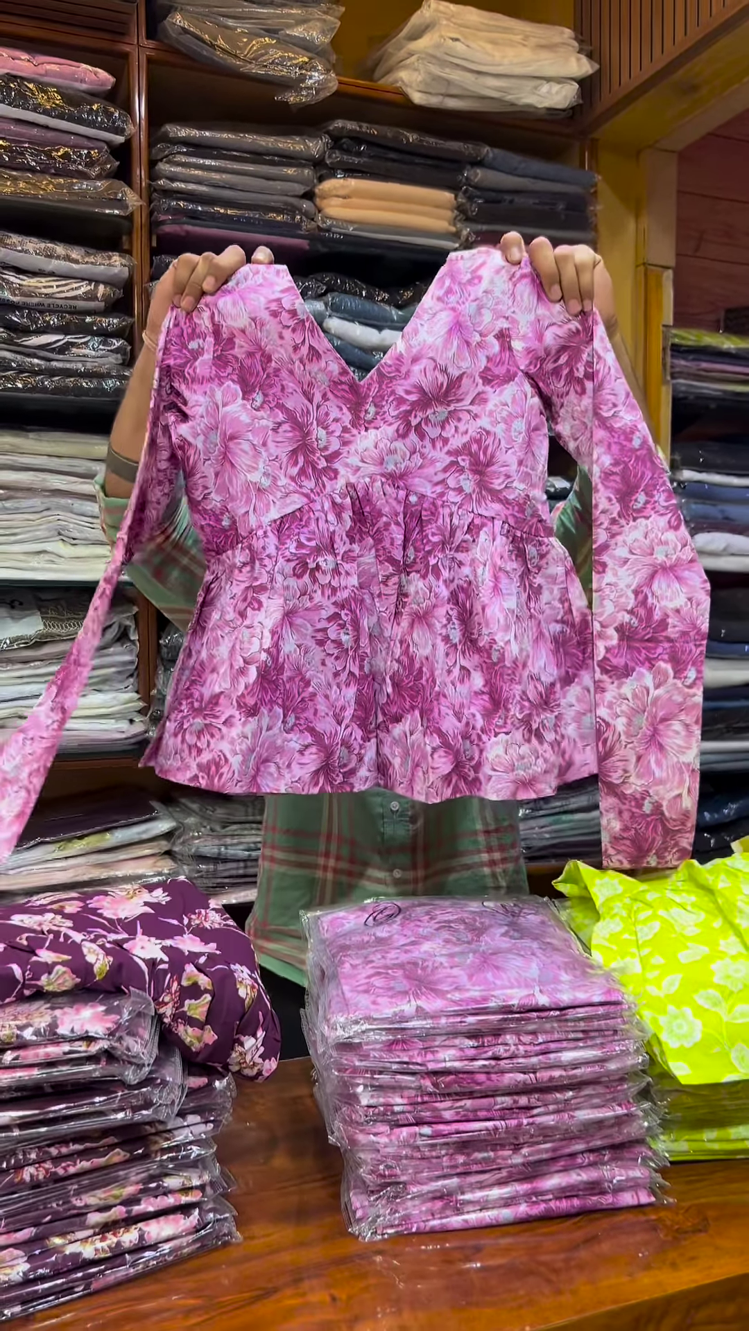 Green Floral Printed V-Neck Blouse with Long Sleeves for Women