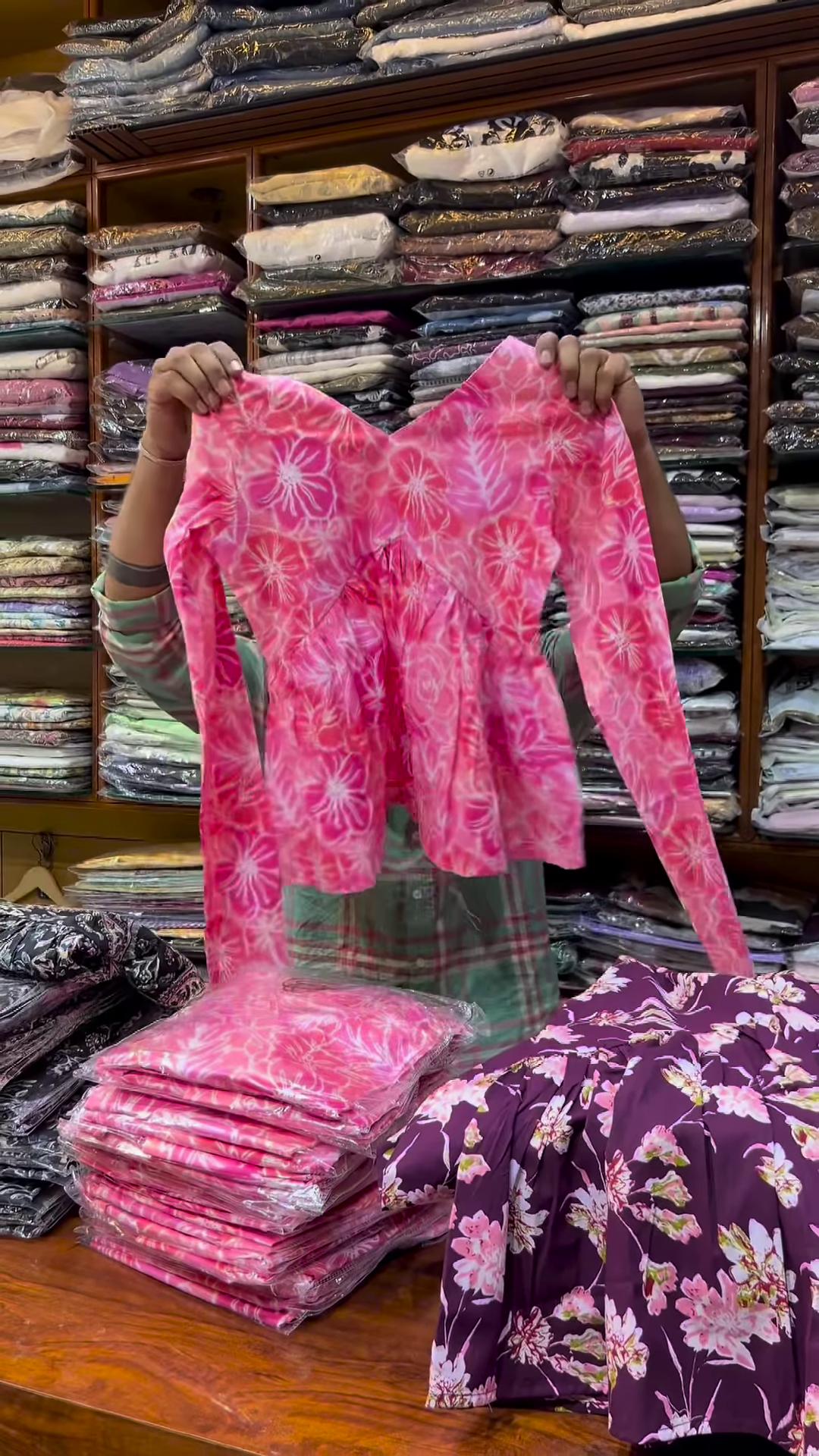 Green Floral Printed V-Neck Blouse with Long Sleeves for Women