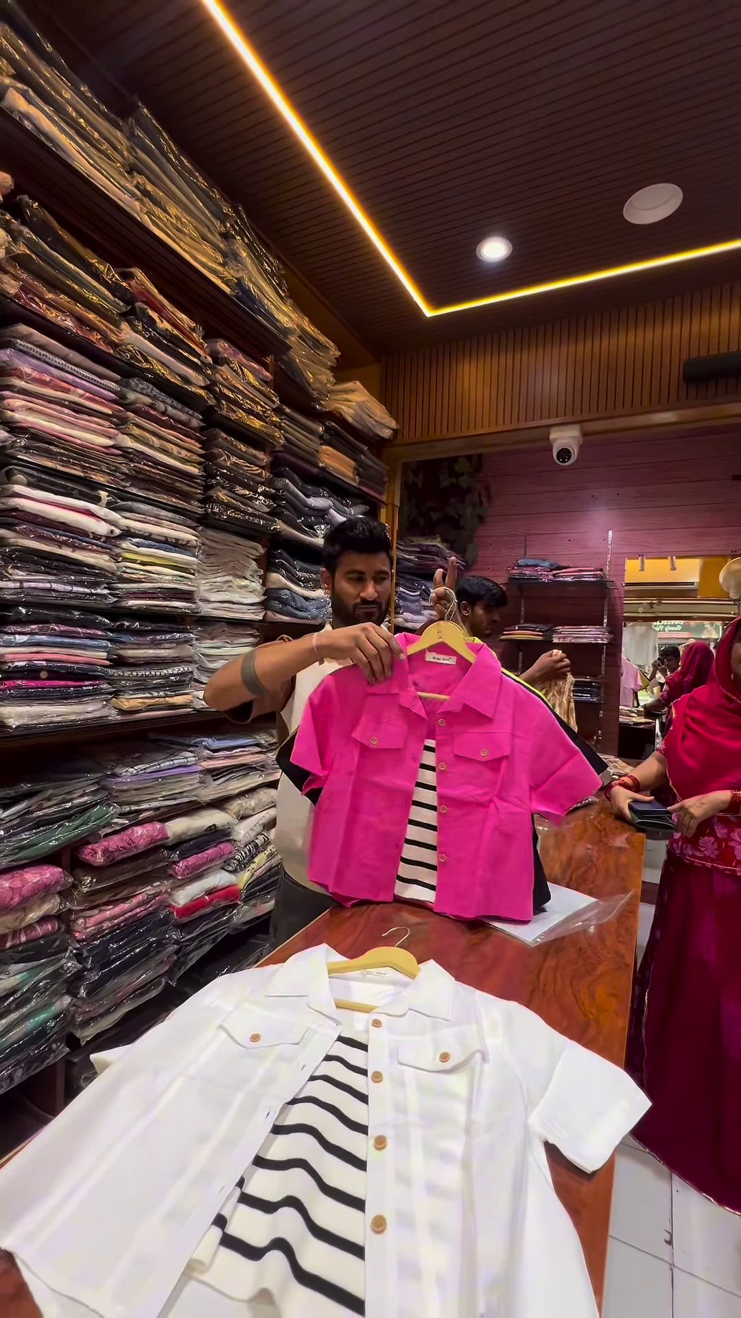 White Short-Sleeve Button-Down Shirt with Chest Pockets and Brown Buttons for Men