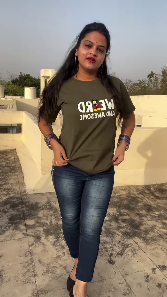 Casual Graphic T-Shirt with Distressed Denim