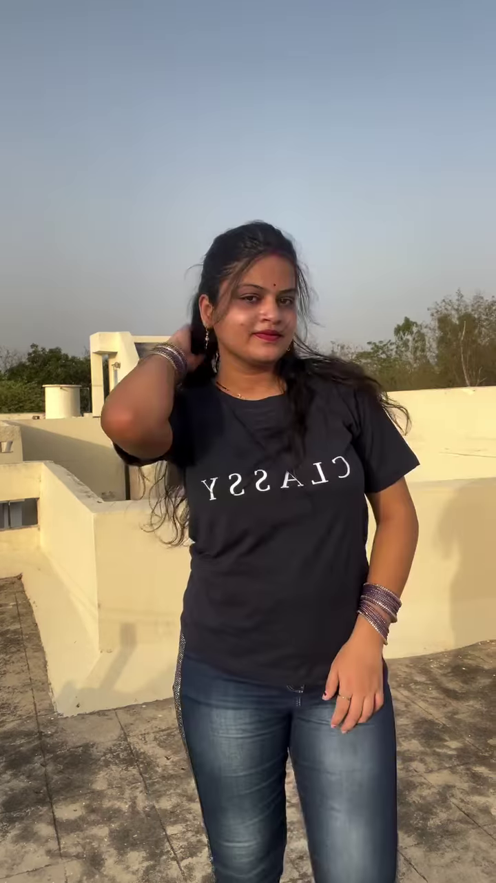 Casual Graphic T-Shirt with Distressed Denim