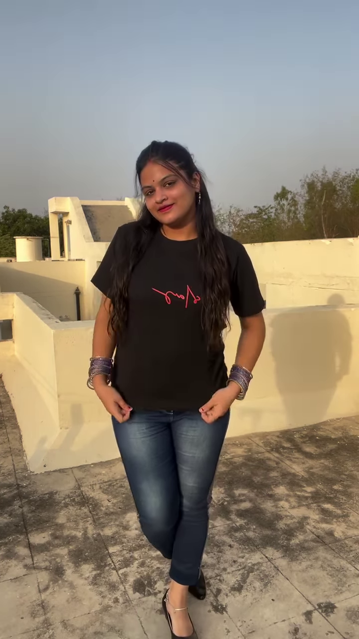 Casual Graphic T-Shirt with Distressed Denim