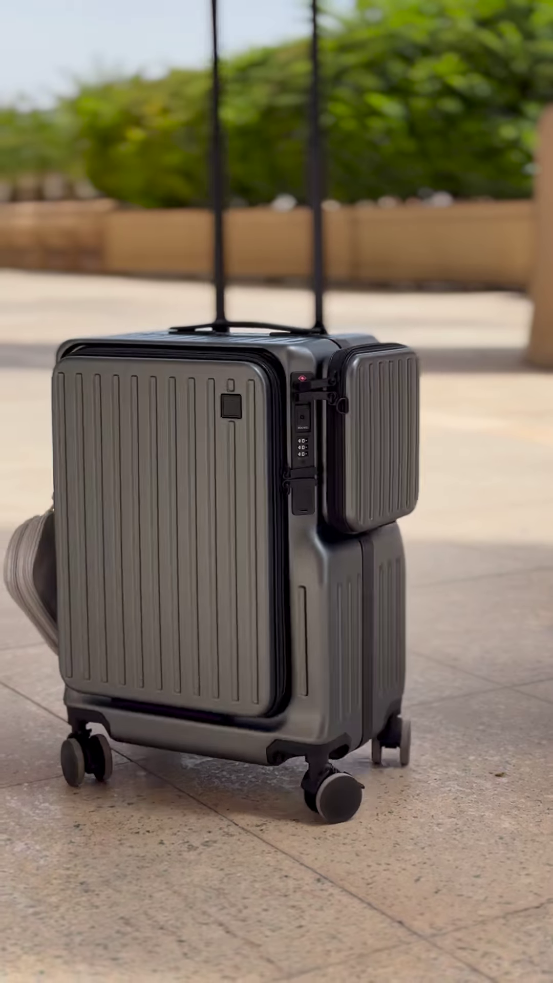 Expandable Carry-On Suitcase with Detachable Compartment and Spinner Wheels