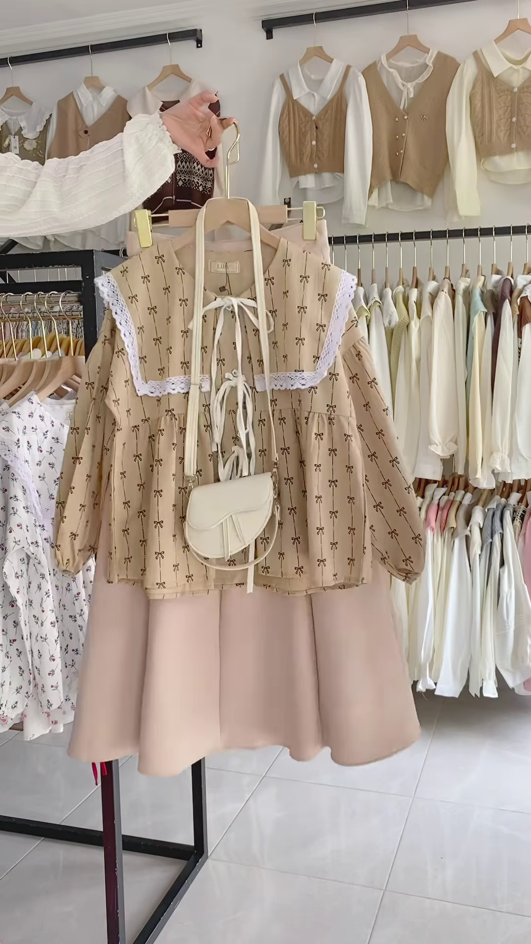 Charming Women's Embroidered Blouse and Layered Tulle Skirt Outfit with Crossbody Bag