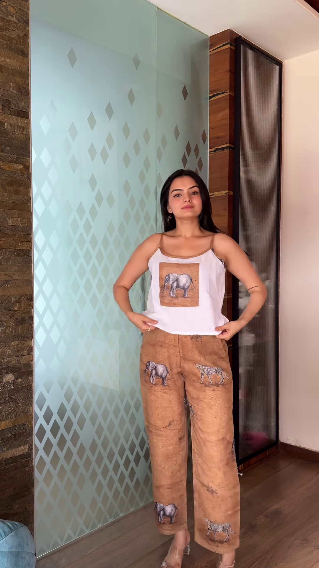 Trendy Women’s Cropped Pinstripe Shirt and Wide-Leg Pleated Pants Set