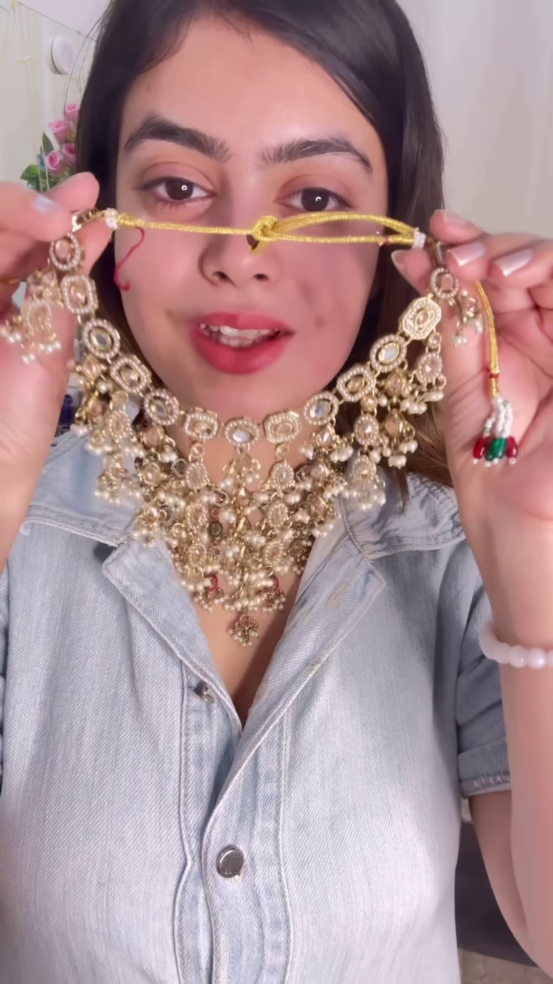 Exquisite Kundan Choker Necklace with Intricate Detailing and Pearl Drops