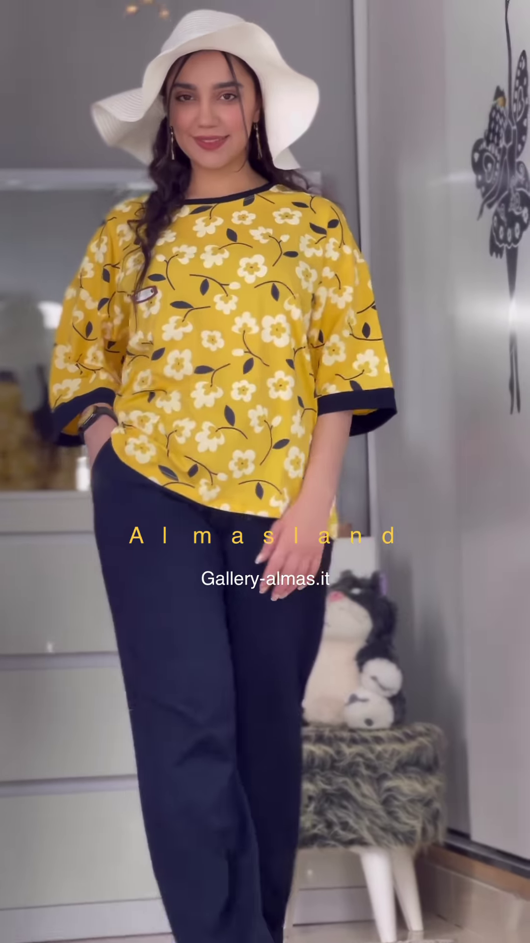 Floral Print Short-Sleeved Pajama Top with Solid Color Pants