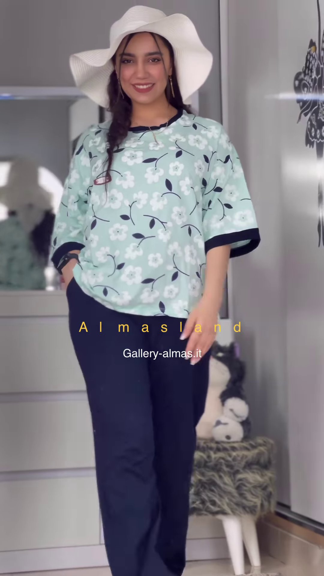 Floral Print Short-Sleeved Pajama Top with Solid Color Pants