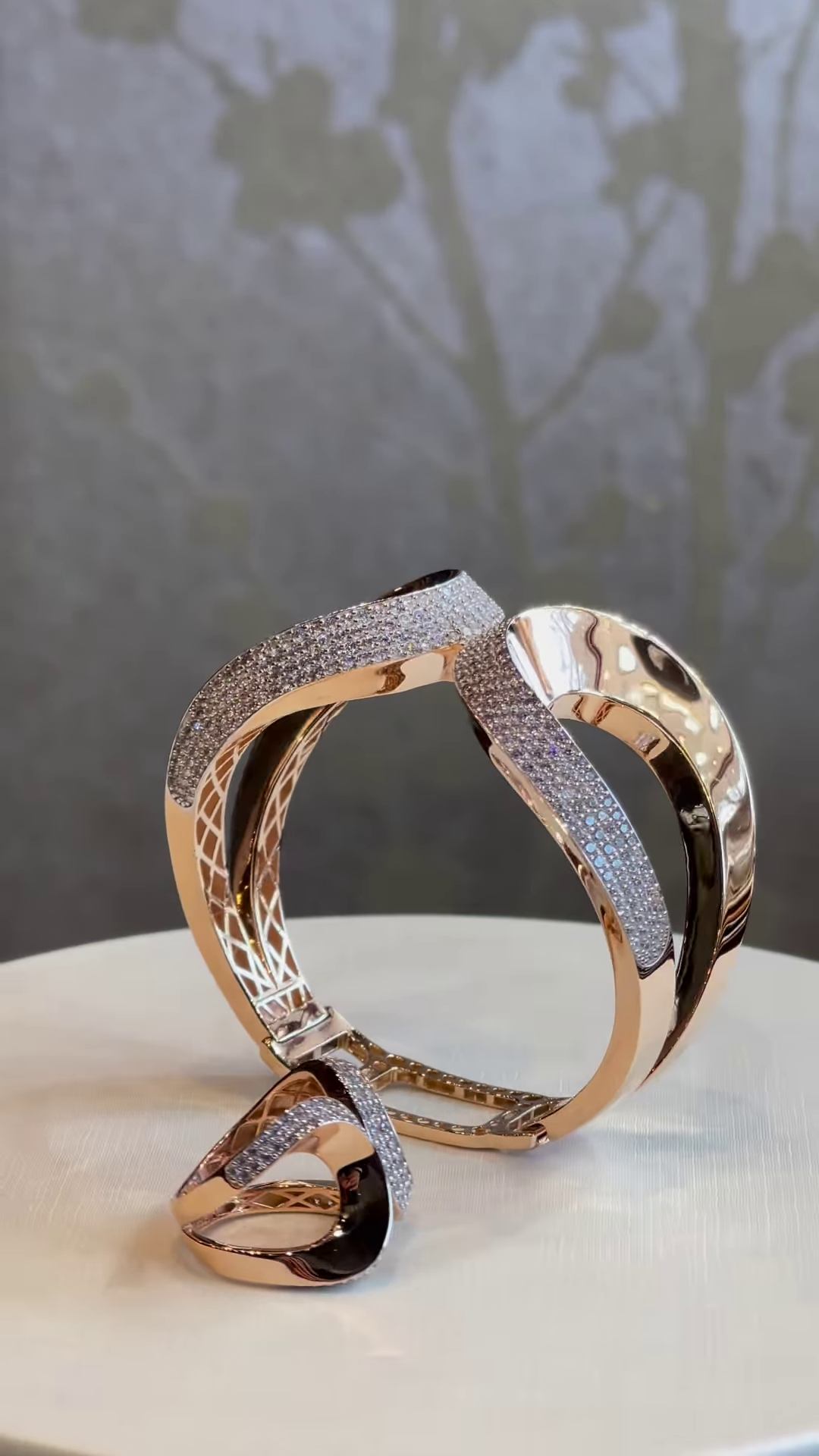 Exquisite Two-Tone Pavé Diamond Bangle and Ring Set with Sculptural Design