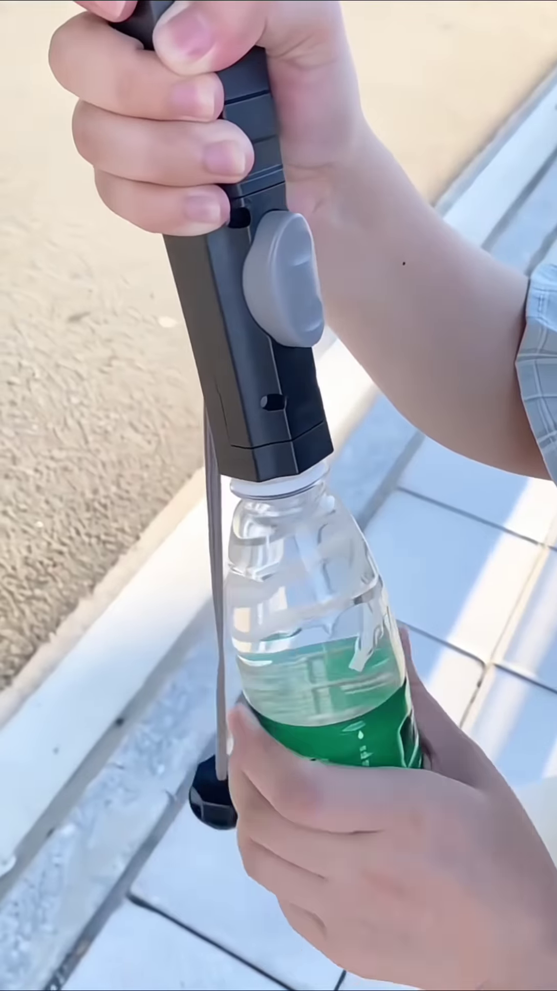 Innovative UV-Protection Umbrella with Built-In Fan and Mesh Canopy – Ultimate Cooling Shade for Summer