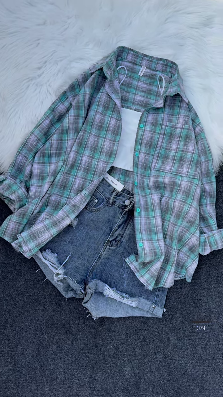Plaid Oversized Shirt with Ripped Denim Shorts – Casual Street Style Combo for Women