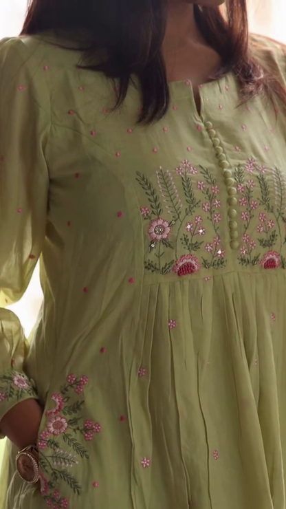 Women’s Light Green Embroidered Kurti with Floral Threadwork – Elegant Long-Sleeve Ethnic Casualwear