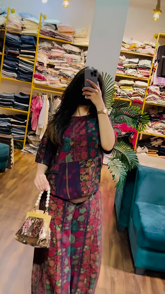 Women’s Multicolor Printed Kurta with Pearl Handle Mini Bag – Ethnicwear Store Mirror Portrait Look