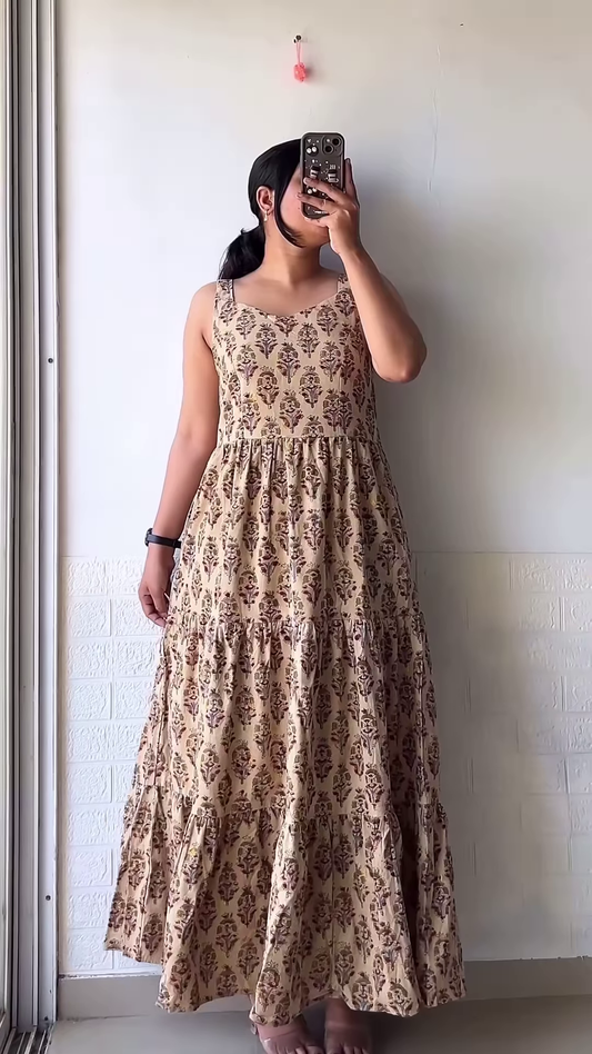 Women’s Leaf-Print Green Maxi Dress with Smocked Bodice and Tiered Skirt – Elegant Casualwear from Summer Portrait Series