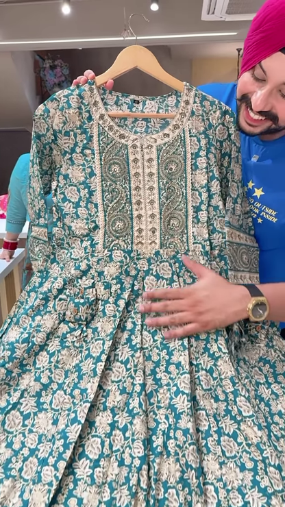 Women’s Teal Embroidered Long Kurti with Beige Floral & Paisley Motifs – Ethnicwear Portrait Piece for Seasonal Styling