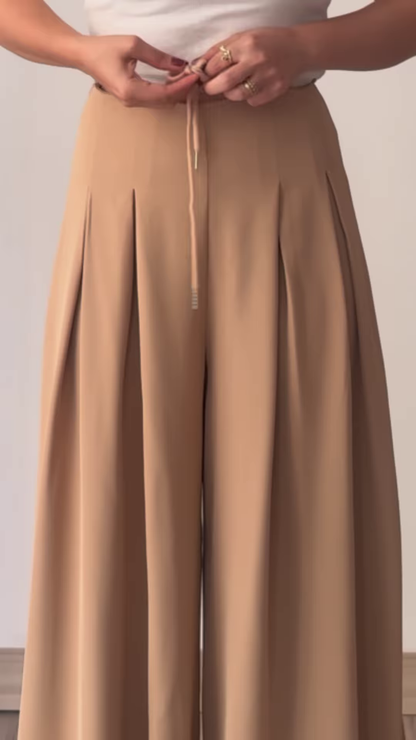 Women’s Beige Wide-Leg Pleated Pants with Drawstring Waist – Flowing Casualwear Styled with White Sneakers