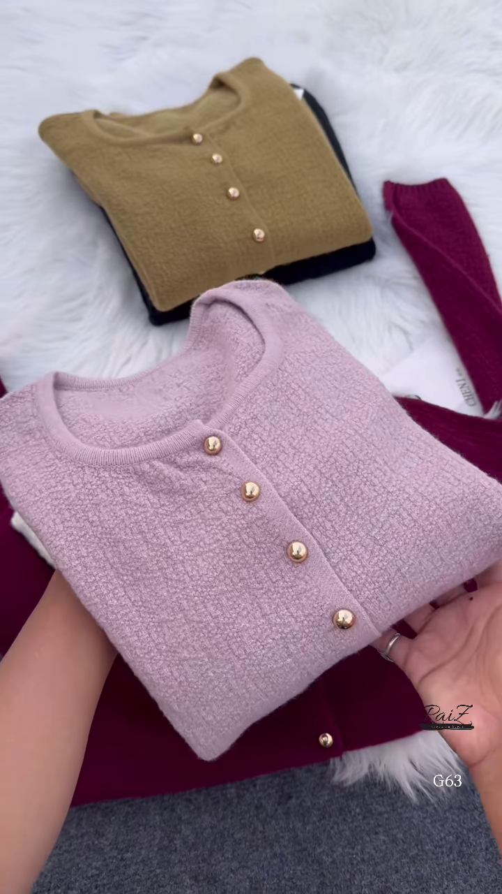 Plush Button Knit Cardigan – Soft, Minimal, and Effortlessly Luxe ✨🧶