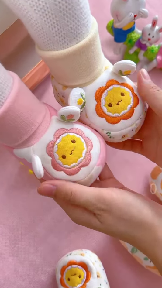 Flower-Faced Plush Toys πΈπ§Έ With Embroidered Details & Dress-Up Appeal β Multi-Color Variants