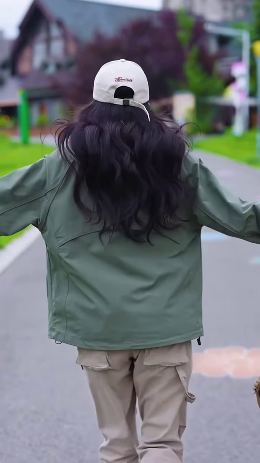 Green Zip-Up Casual Jacket π§₯π³ β Styled with White Tee & Beige Cargo Pants in Outdoor Setting