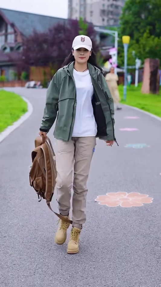 Green Zip-Up Casual Jacket π§₯π³ β Styled with White Tee & Beige Cargo Pants in Outdoor Setting