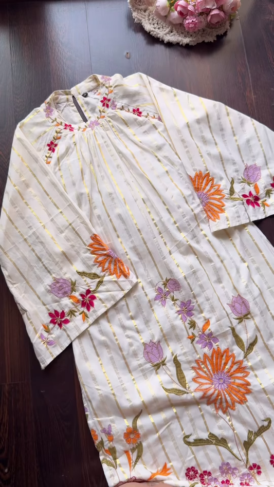 Embroidered Kurta Trio with Gold Stripes – Floral Neckline Ethnicwear in Green, Blue & White