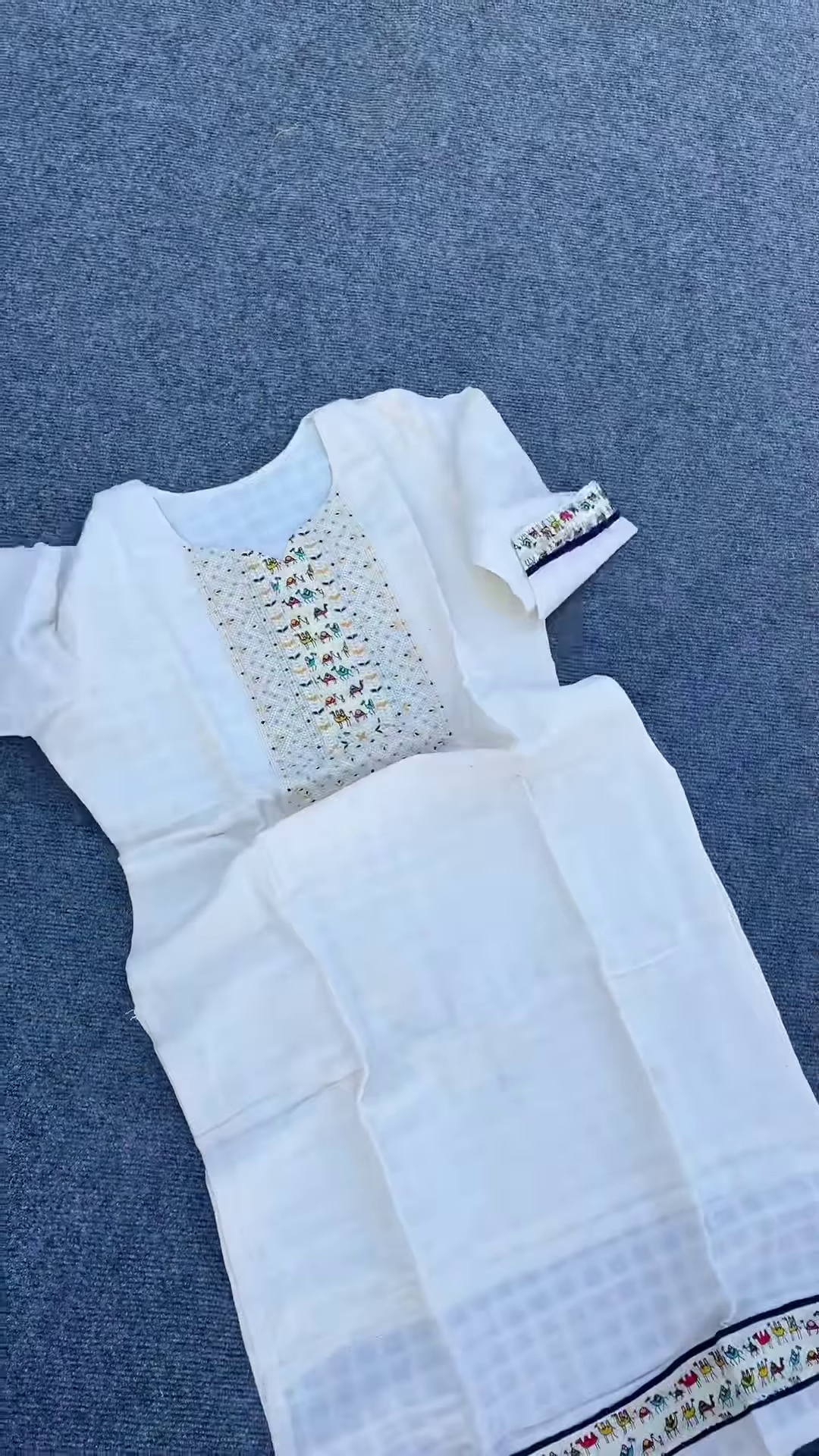 White Embroidered Kurta Set with Animal Motif Dupatta & Pants – Comfort-Focused Ethnicwear for Women