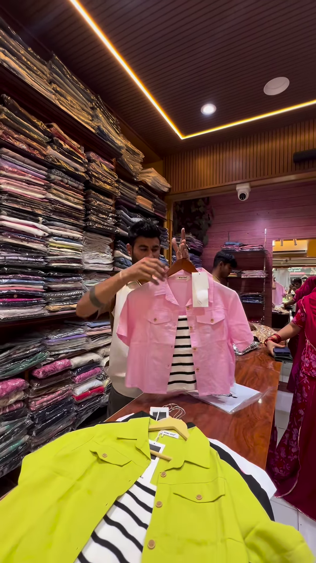 White Short-Sleeve Button-Down Shirt with Chest Pockets and Brown Buttons for Men