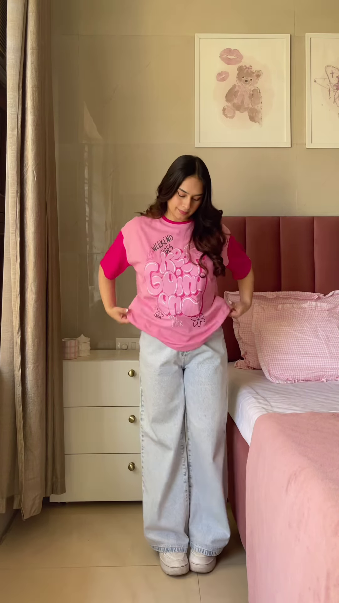 Pink Graphic T-Shirt with “Weekend Vibes” Print Paired with Light Blue Wide-Leg Jeans