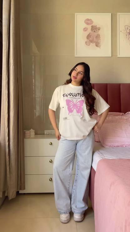 Pink Graphic T-Shirt with “Weekend Vibes” Print Paired with Light Blue Wide-Leg Jeans