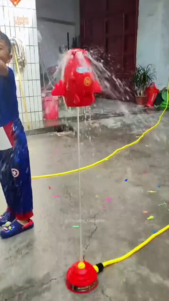 Outdoor Rotating Water Sprinkler Toy for Kids – Fun Backyard Summer Splash Game