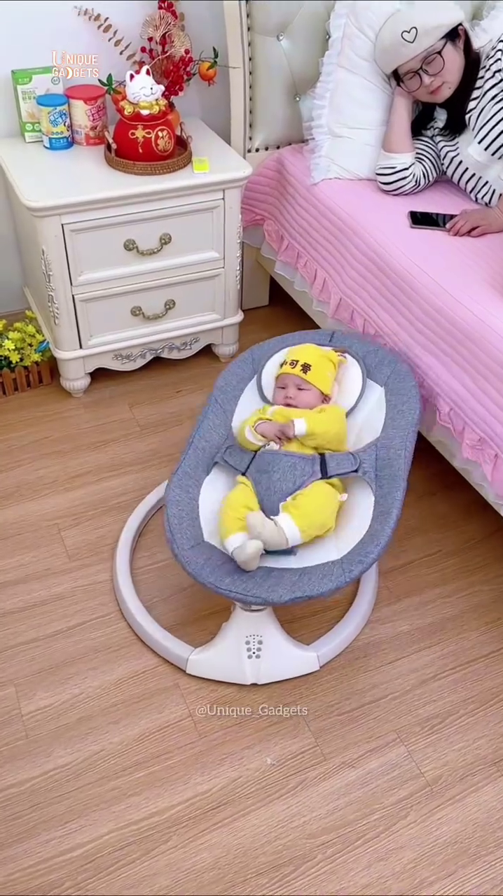 “Premium Automatic Baby Swing Bouncer with Motion Sensor – Ergonomic Infant Rocker for Ultimate Comfort”