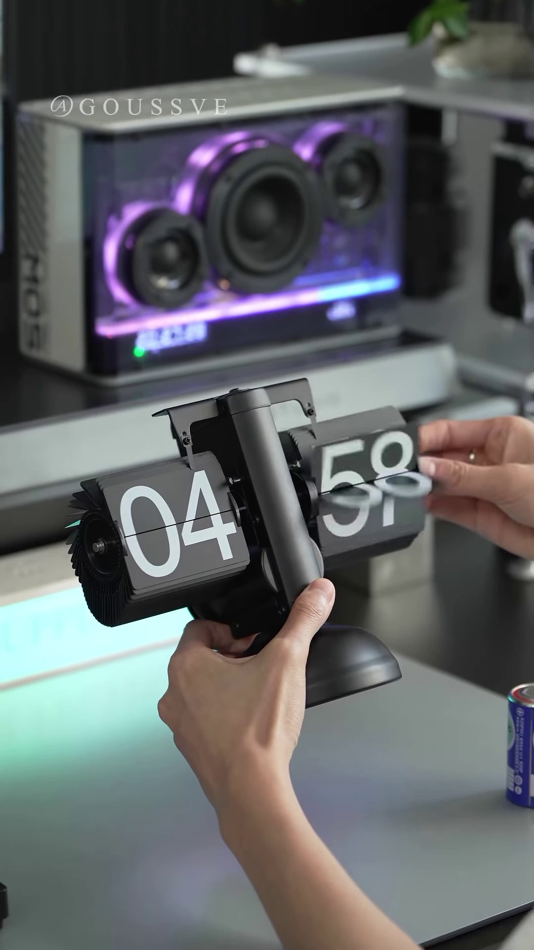 ⏰ Retro Flip Clock – Minimalist Style, Timeless Charm