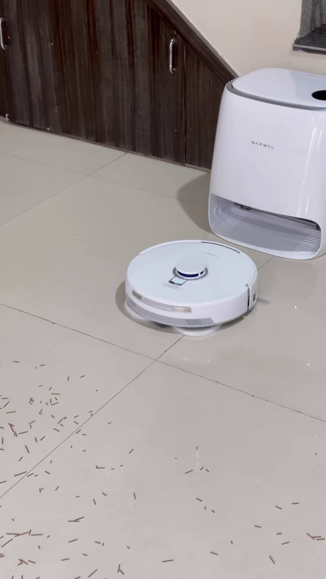 Smart Self-Emptying Robot Vacuum and Mop with Automatic Mop Washing