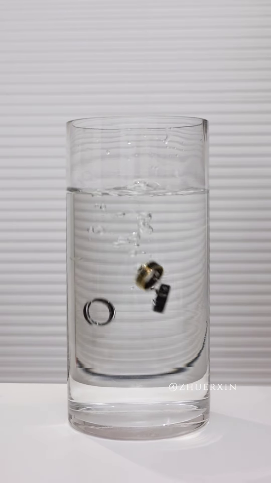 Sleek Digital Display Smart Ring – Wearable Technology for Time and Notifications