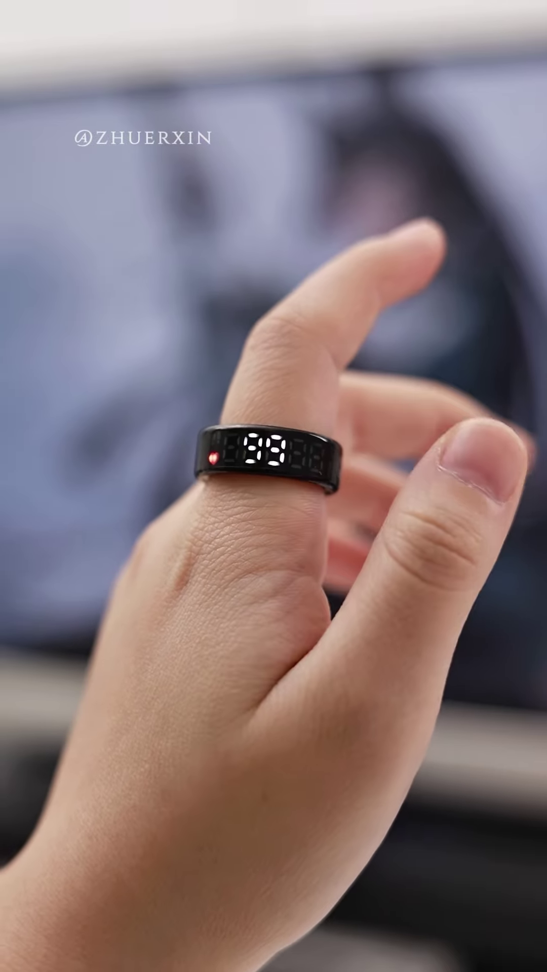 Sleek Digital Display Smart Ring – Wearable Technology for Time and Notifications