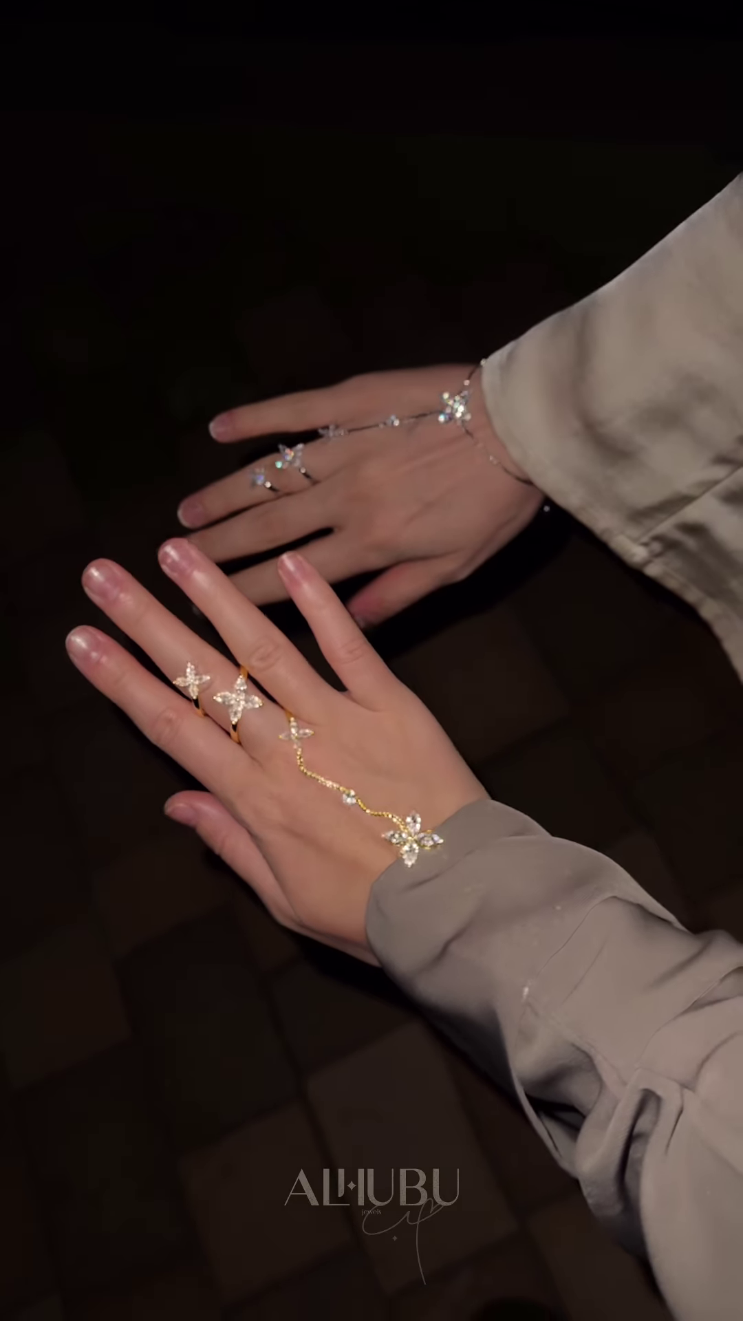 Elegant Gold-Toned Hand Chain Bracelets with Sparkling Floral and Star Accents – Adjustable Finger Rings