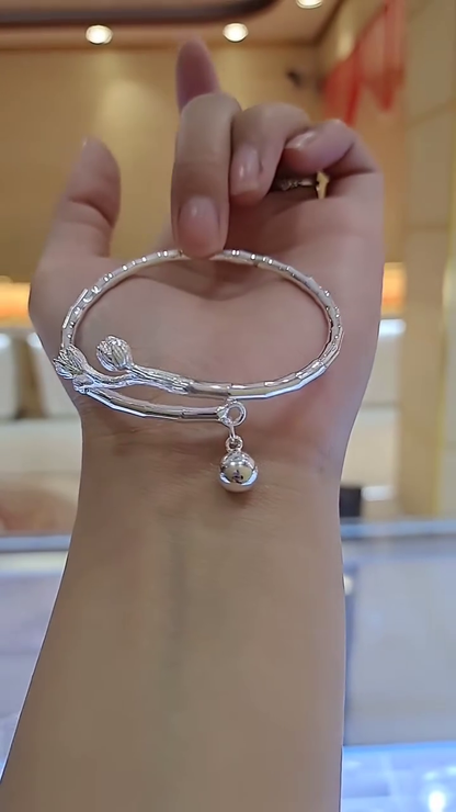 Nature-Inspired Silver Branch Bangle Bracelet with Dangling Charm – Elegant Women’s Jewelry