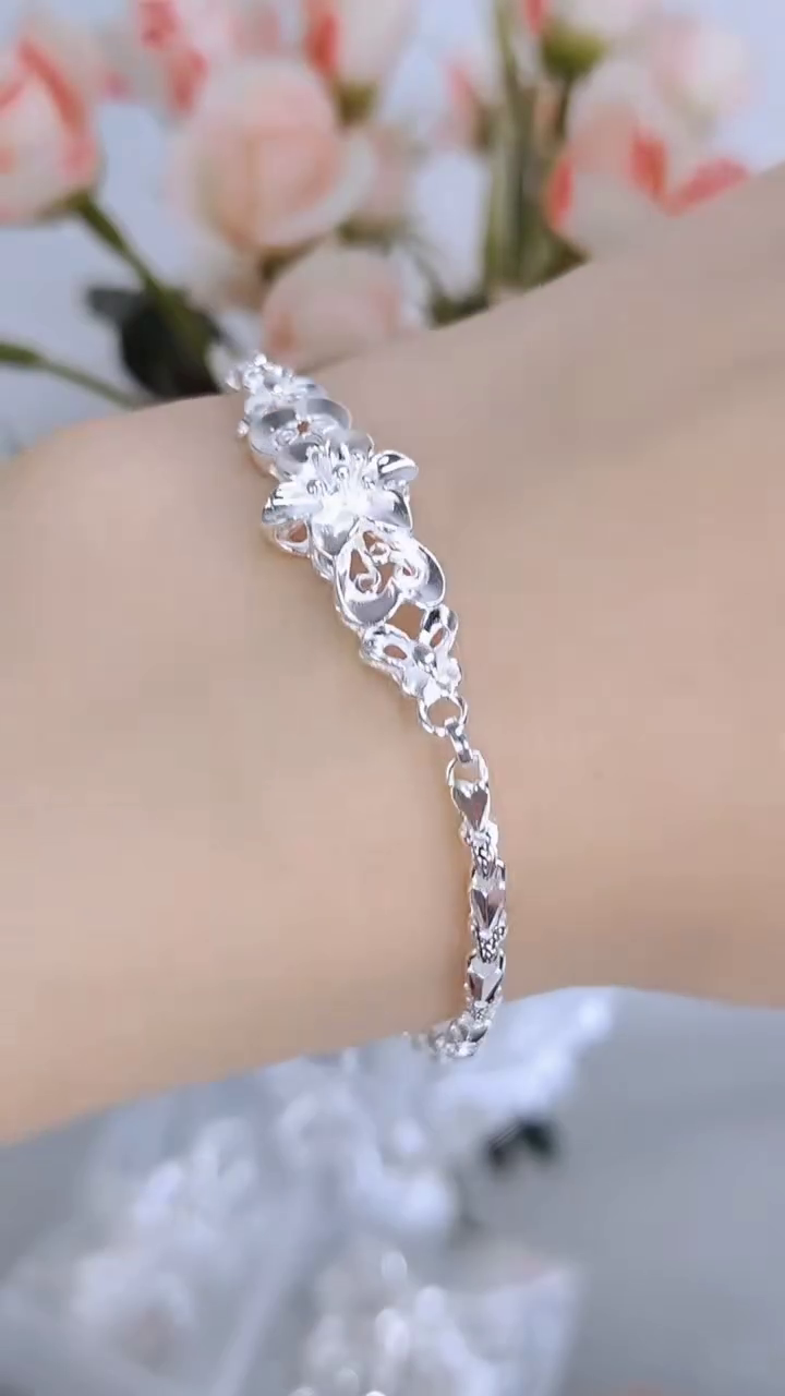 Elegant Sterling Silver Floral Link Bracelet with Intricate Openwork Design