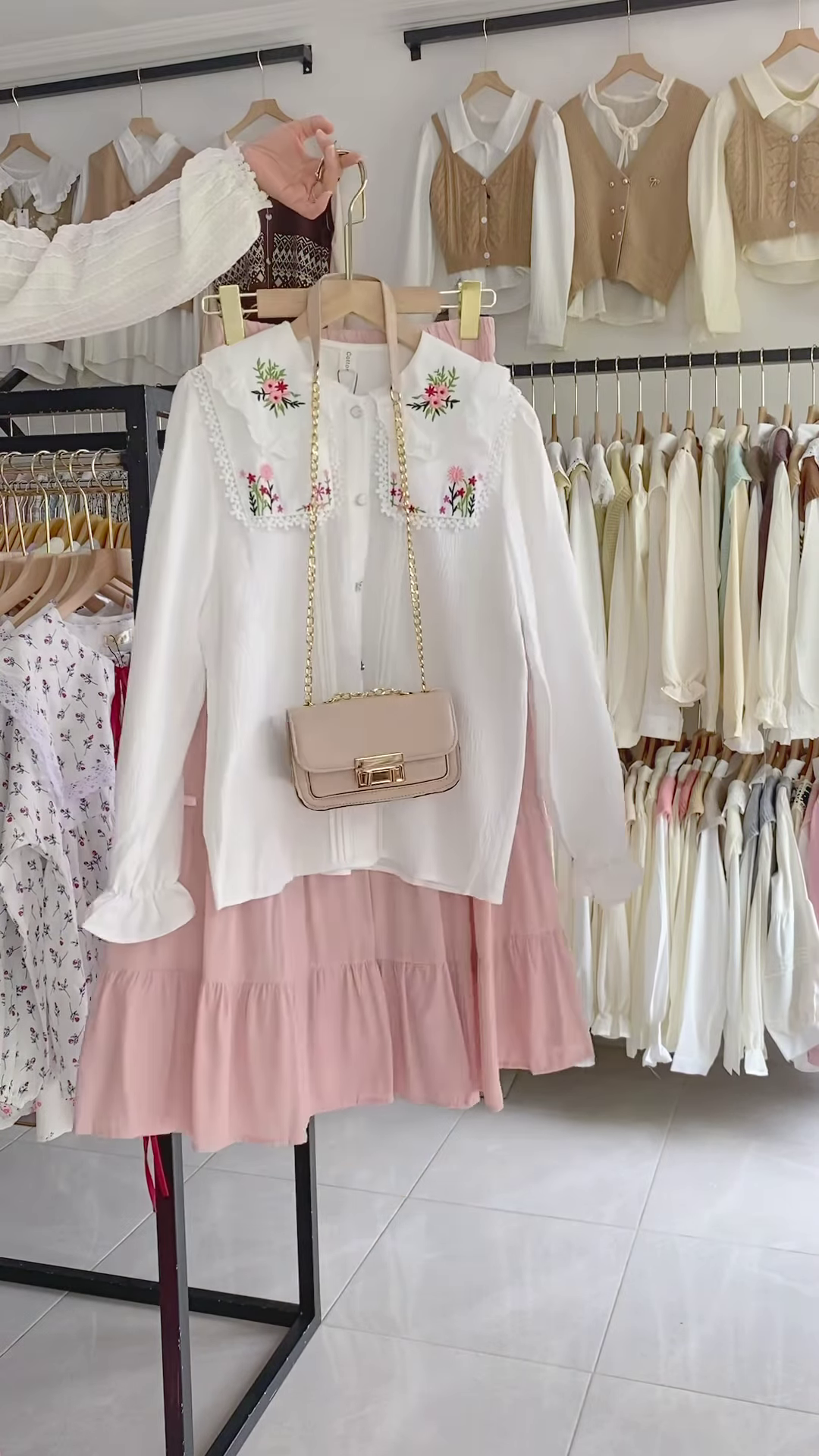 Charming Women's Embroidered Blouse and Layered Tulle Skirt Outfit with Crossbody Bag