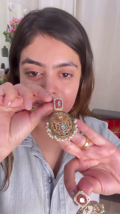 Exquisite Kundan Choker Necklace with Intricate Detailing and Pearl Drops