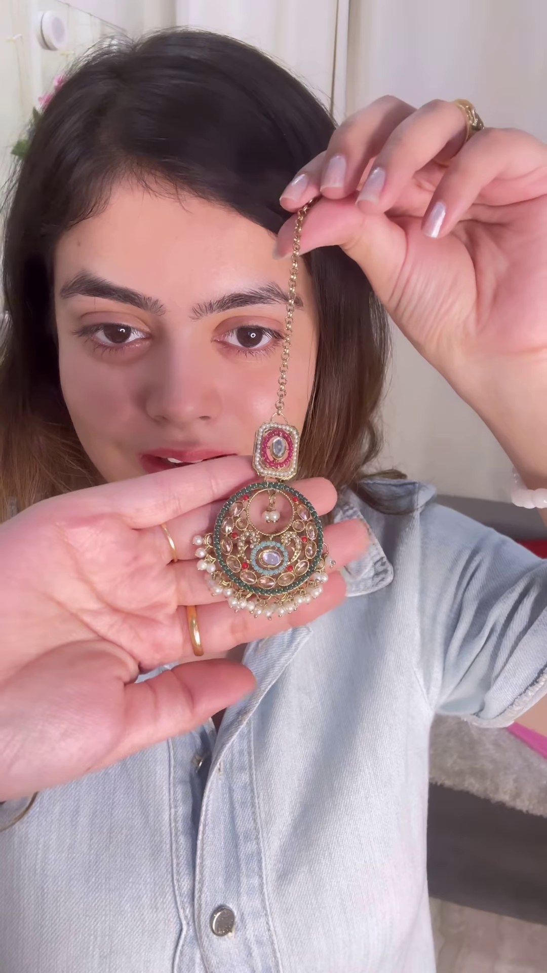 Exquisite Kundan Choker Necklace with Intricate Detailing and Pearl Drops