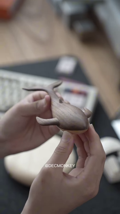 Minimalist Desk Organizer: Whale-Shaped Phone Holder and Charging Pad