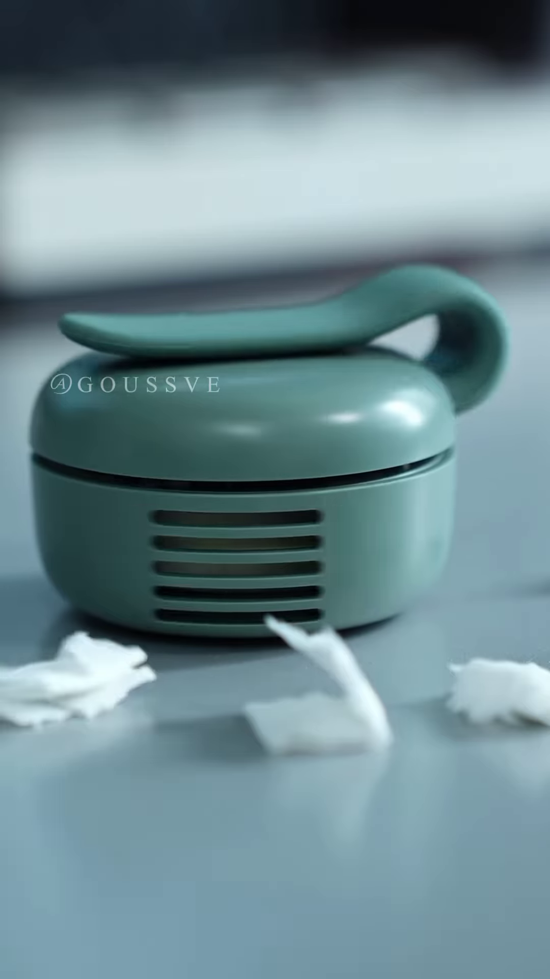 Portable Clip-On Mini Fan for Hat Brim – Rechargeable Personal Cooling