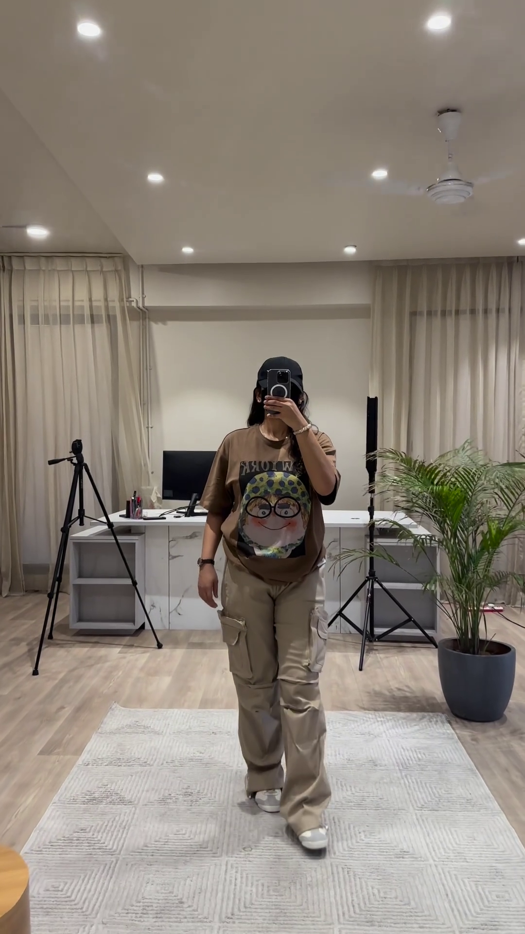 Urban Chic Outfit: White Graphic Tee, Rust Cargo Pants, and Black Cap